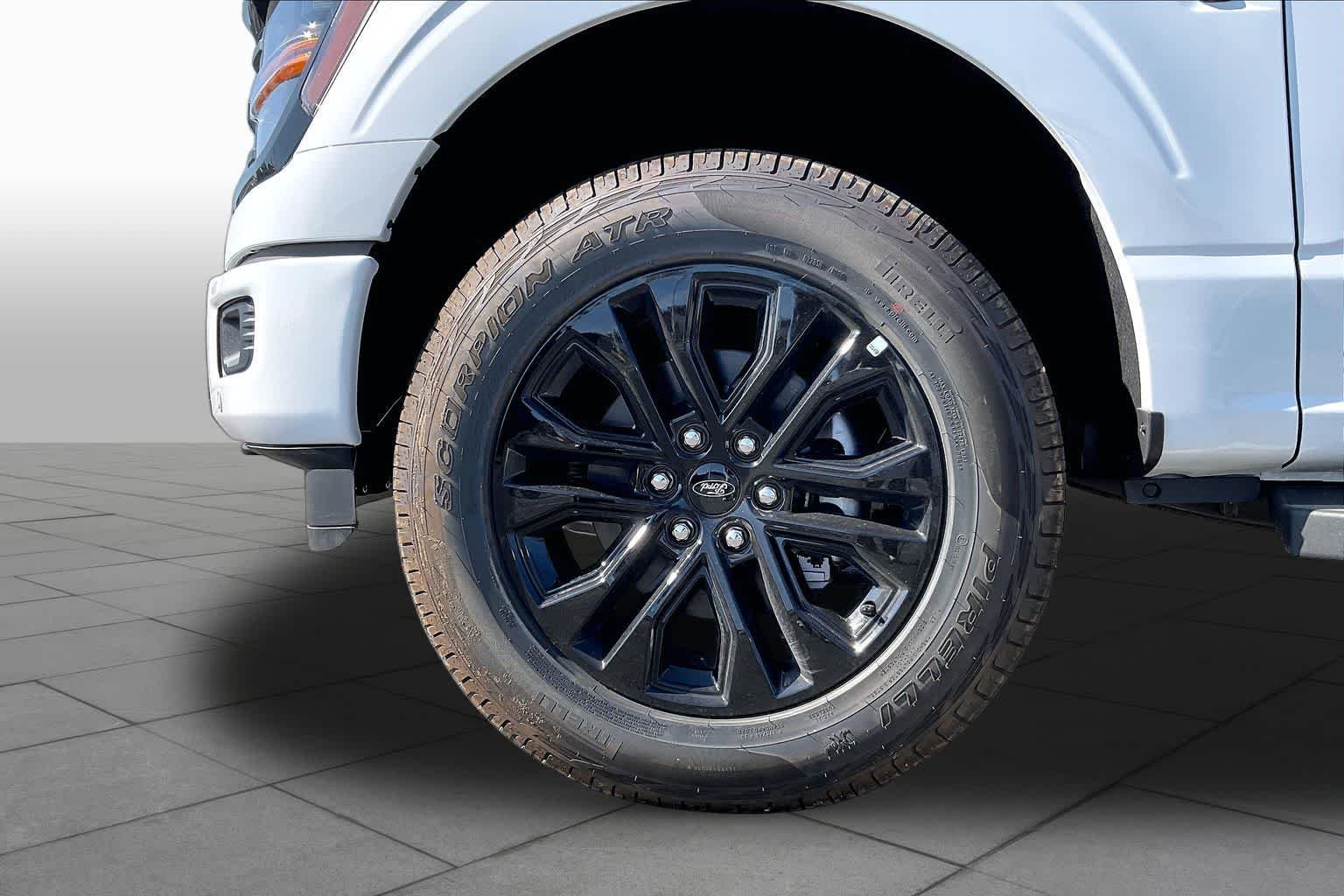 New 2026 Oxford White Ford XLT image 8