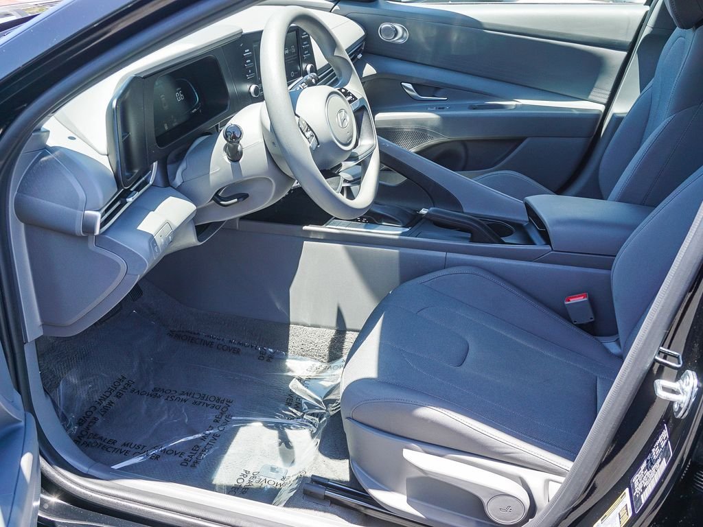 Used 2024 Black Hyundai SE image 17