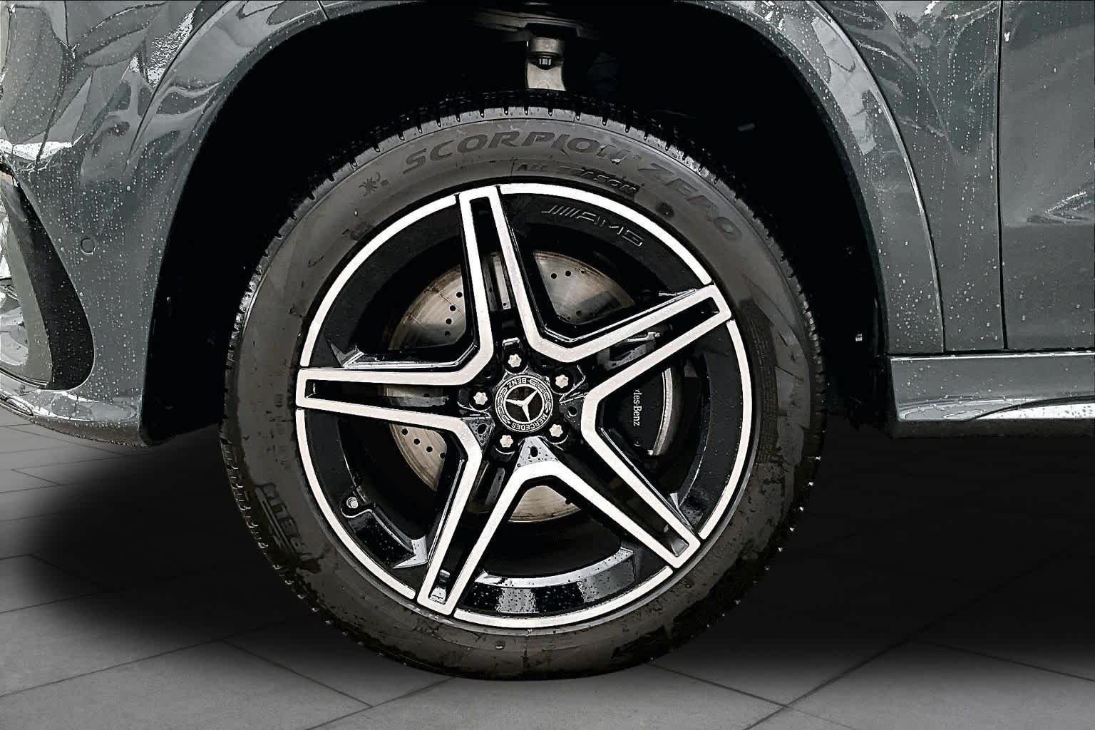 Used 2026 MANUFAKTUR Signature Silicon Grey Mercedes-Benz GLS 450 image 11