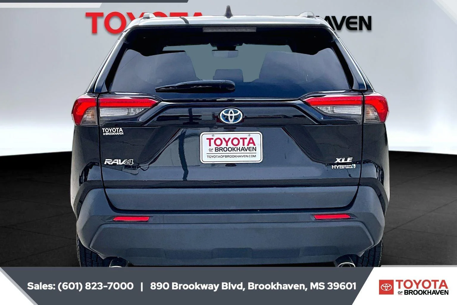 Used 2022 Midnight Black Metallic Toyota Hybrid XLE image 4