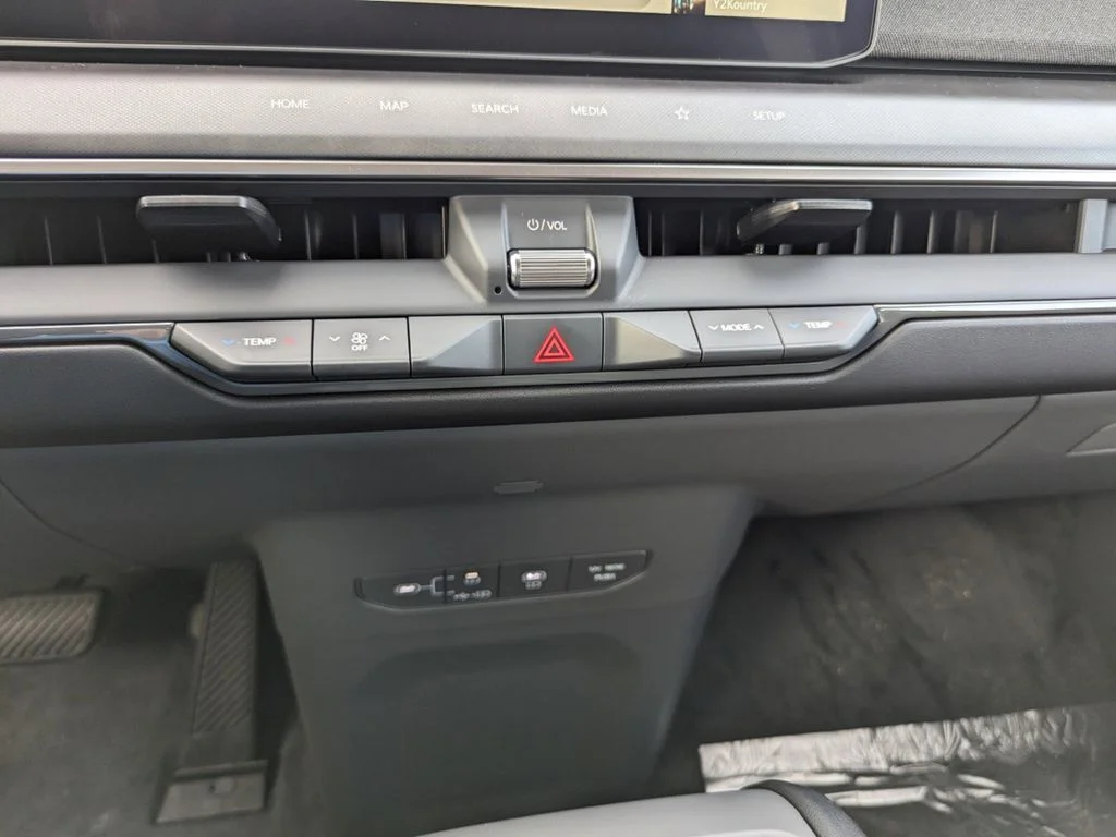 New 2024 Pebble Gray Kia Light RWD image 23