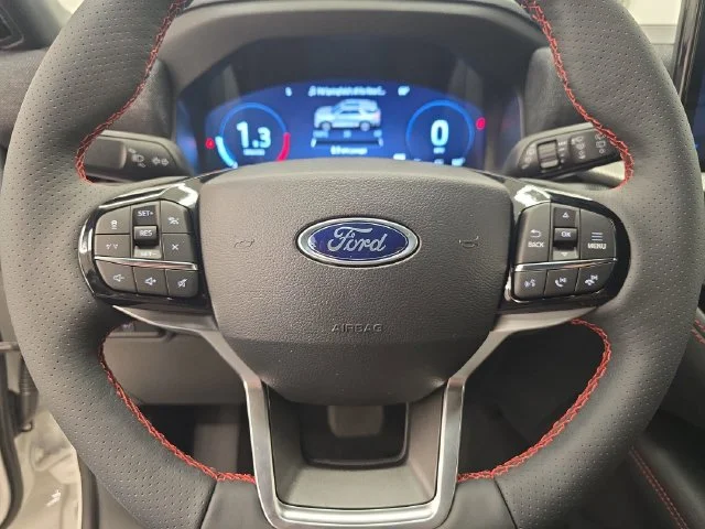 New 2026 Star White Metallic Tri-Coat Ford ST-Line image 38