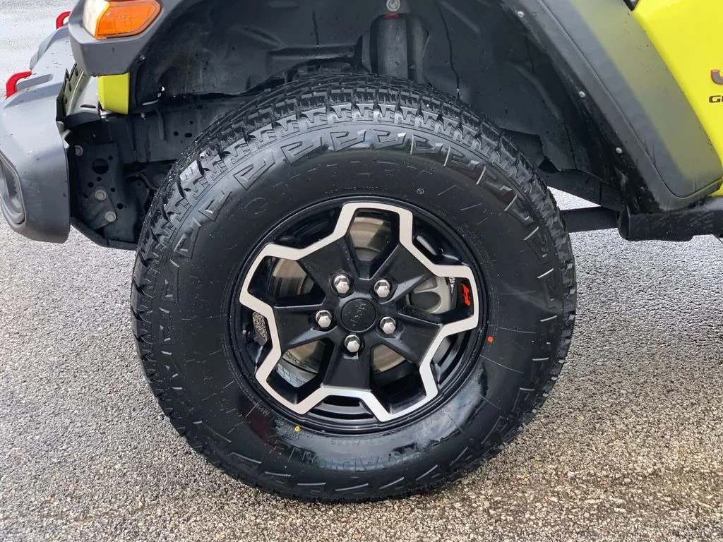 Used 2023  Jeep Rubicon image 32