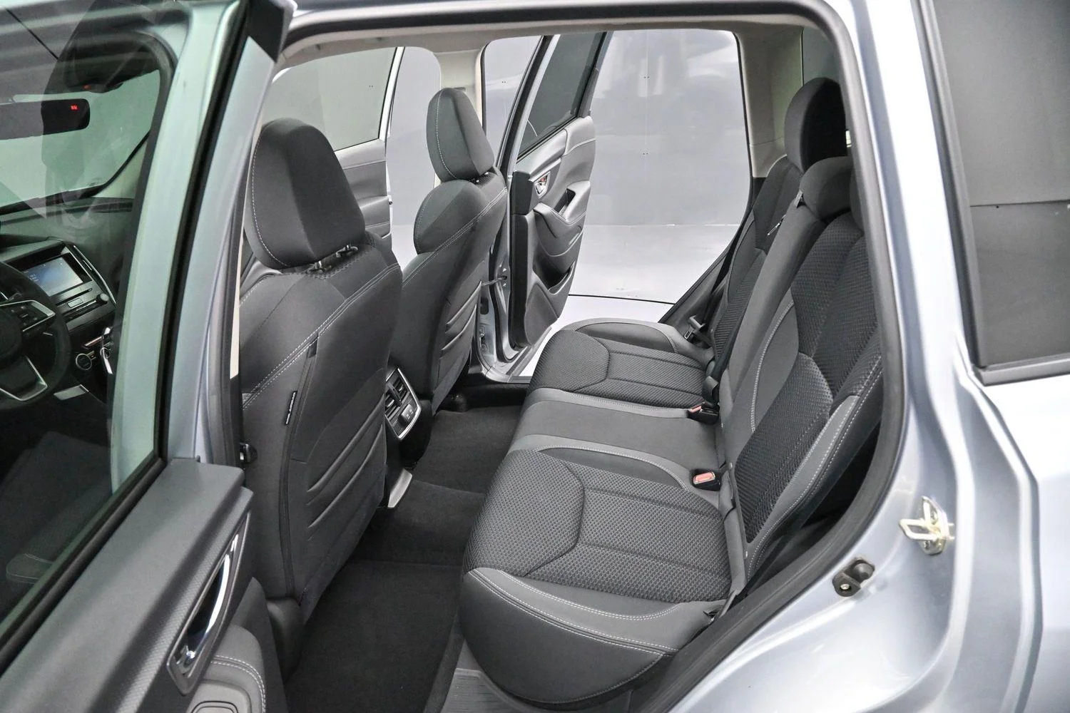 Used 2020 Ice Silver Metallic Subaru Premium image 28