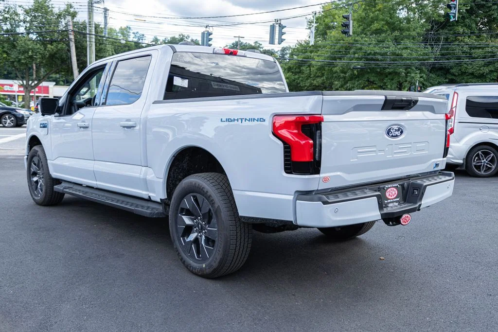 2025 Ford F-150 Lightning Flash - Photo 4