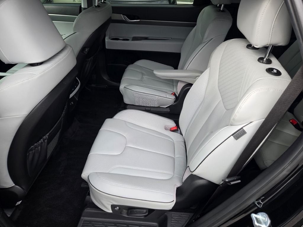 Used 2024 Abyss Black Hyundai SEL image 17