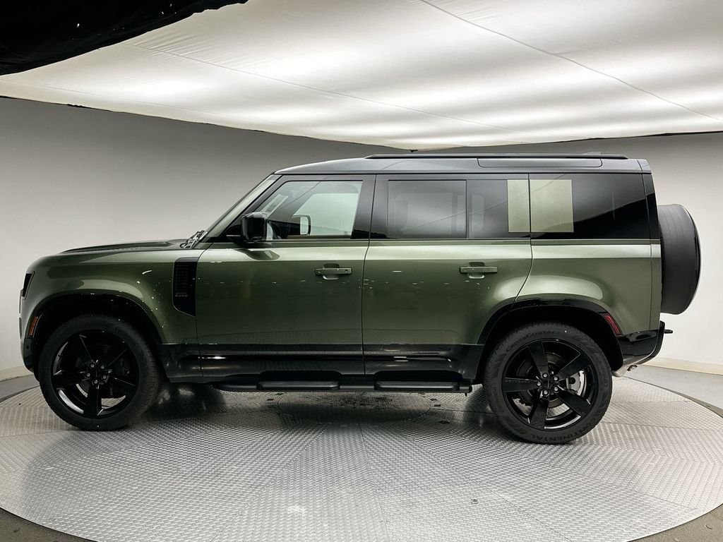 New 2026 Woolstone Green Land Rover X-Dynamic SE image 2
