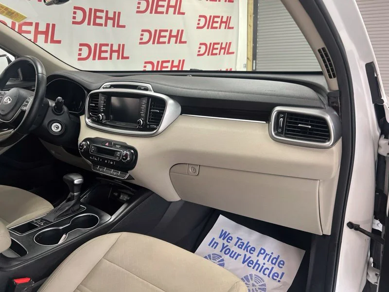 Used 2019 White Kia LX image 13