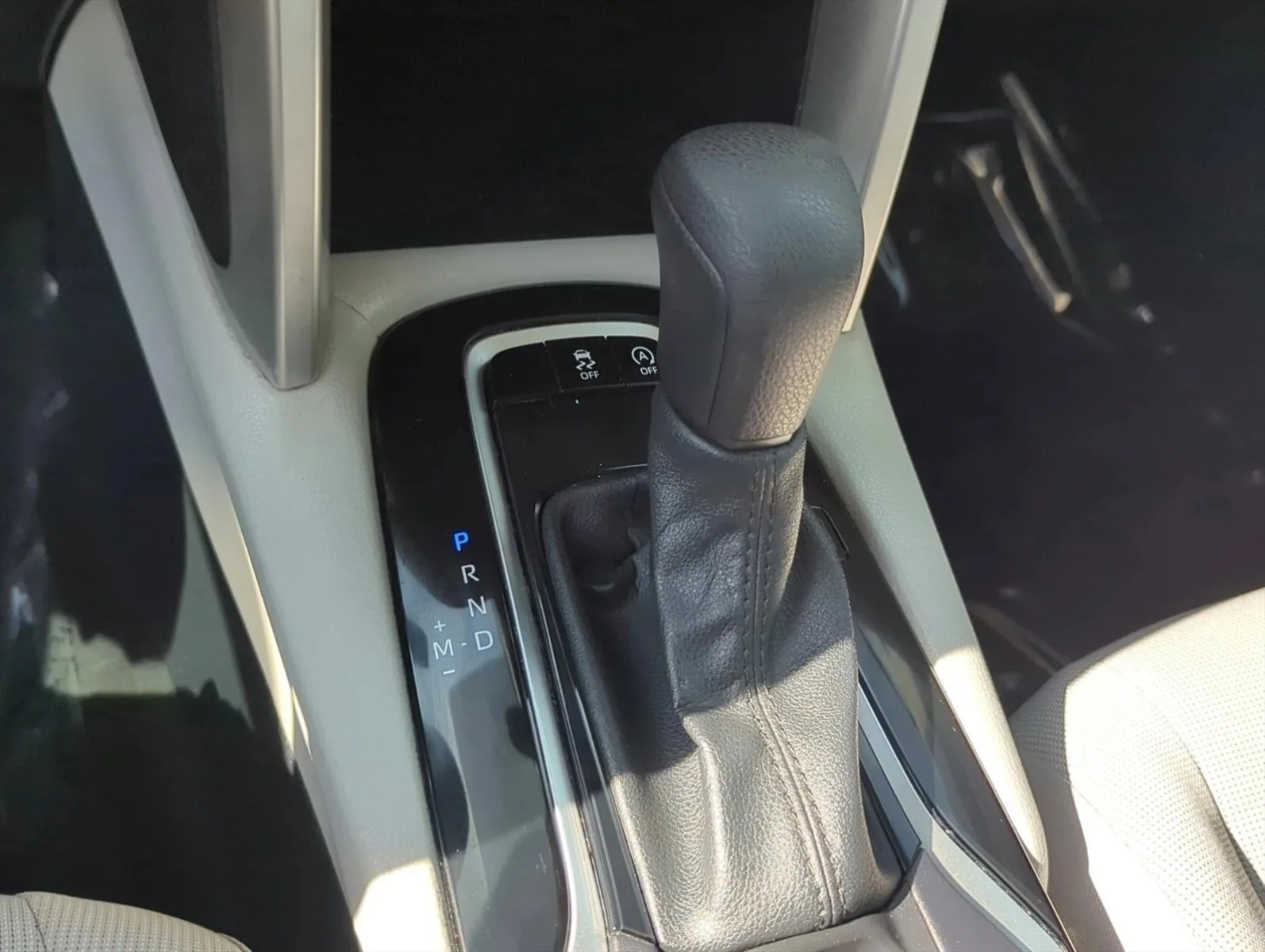 Used 2022 Jet Black Toyota L image 27