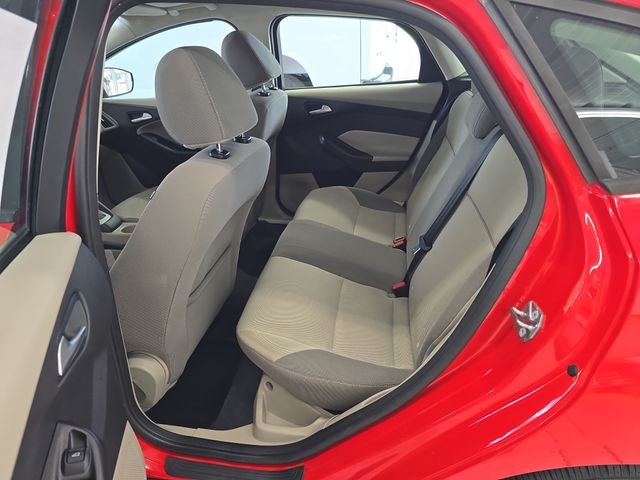 Used 2014 Red Ford SE image 10
