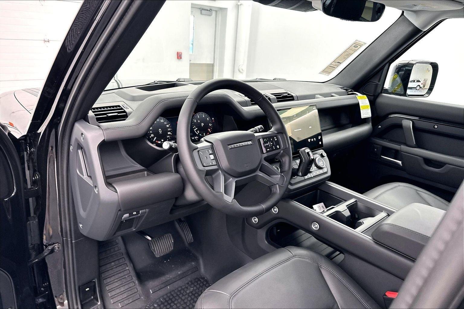 New 2026 Santorini Black Metallic Land Rover S image 22