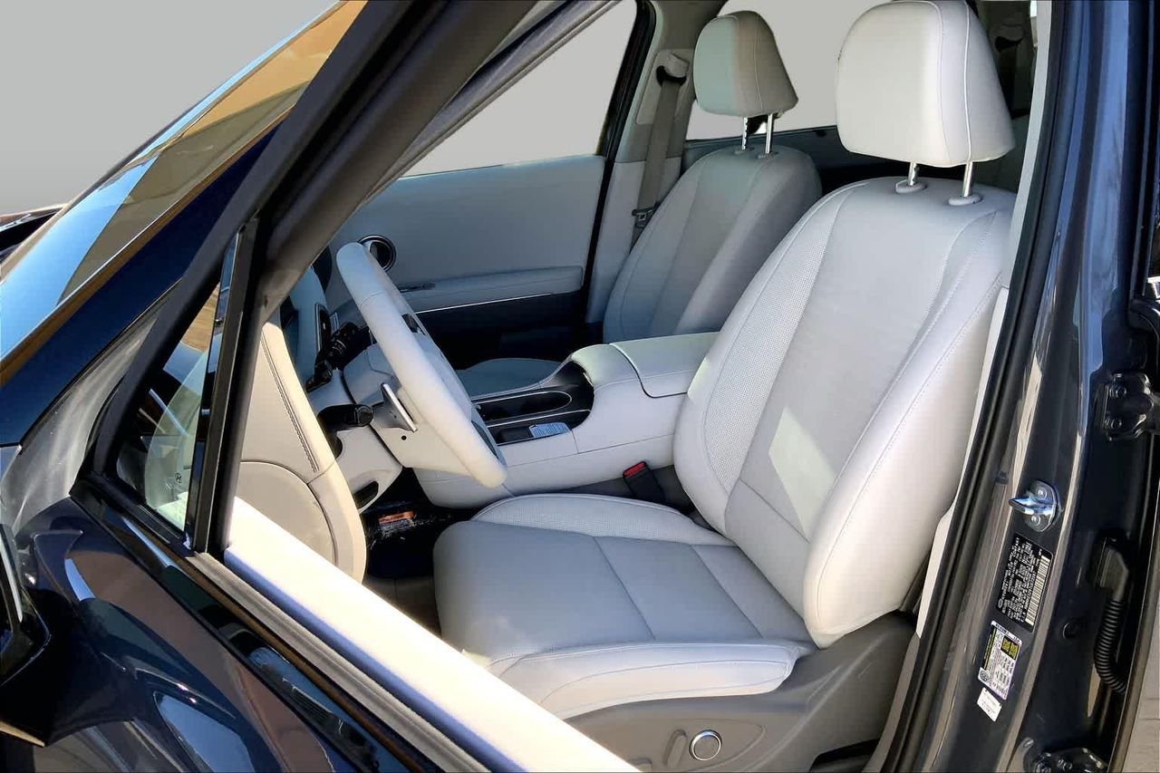 New 2026 Ecotronic Gray Pearl Hyundai Limited AWD image 7