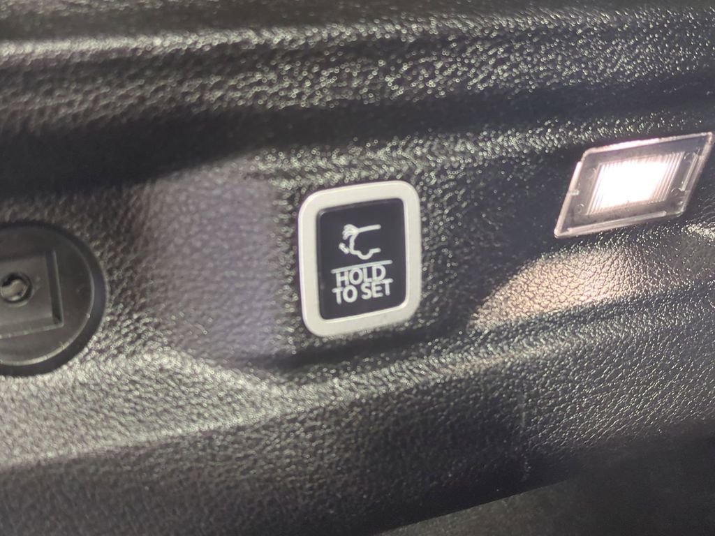 2022 Jeep Grand Cherokee L Laredo - Photo 15