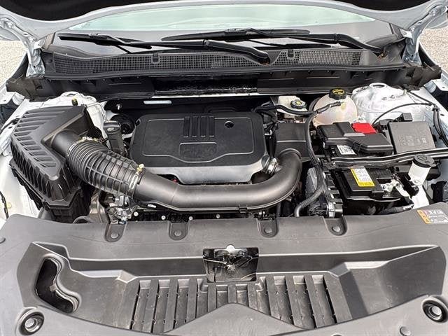 Used 2025 Summit White Chevrolet 2LT image 58