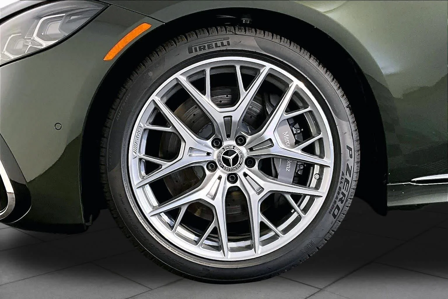 New 2027 MANUFAKTUR Olive Metallic Mercedes-Benz S 580 image 17
