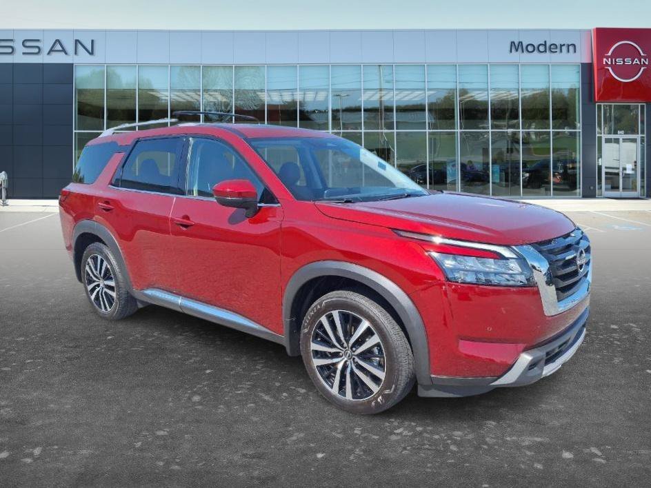 Used 2025 Scarlet Ember Tintcoat Nissan Platinum image 3