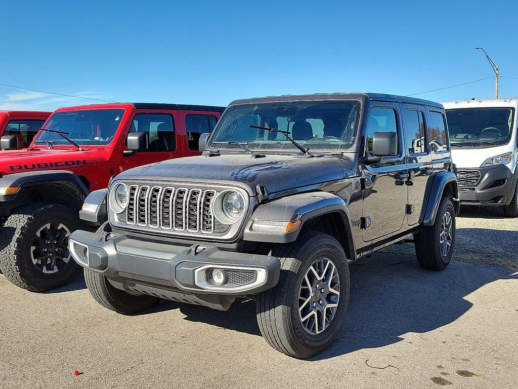 Used 2025 Gray Jeep Sahara image 2