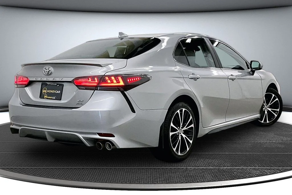 Used 2020 Silver Toyota SE image 6