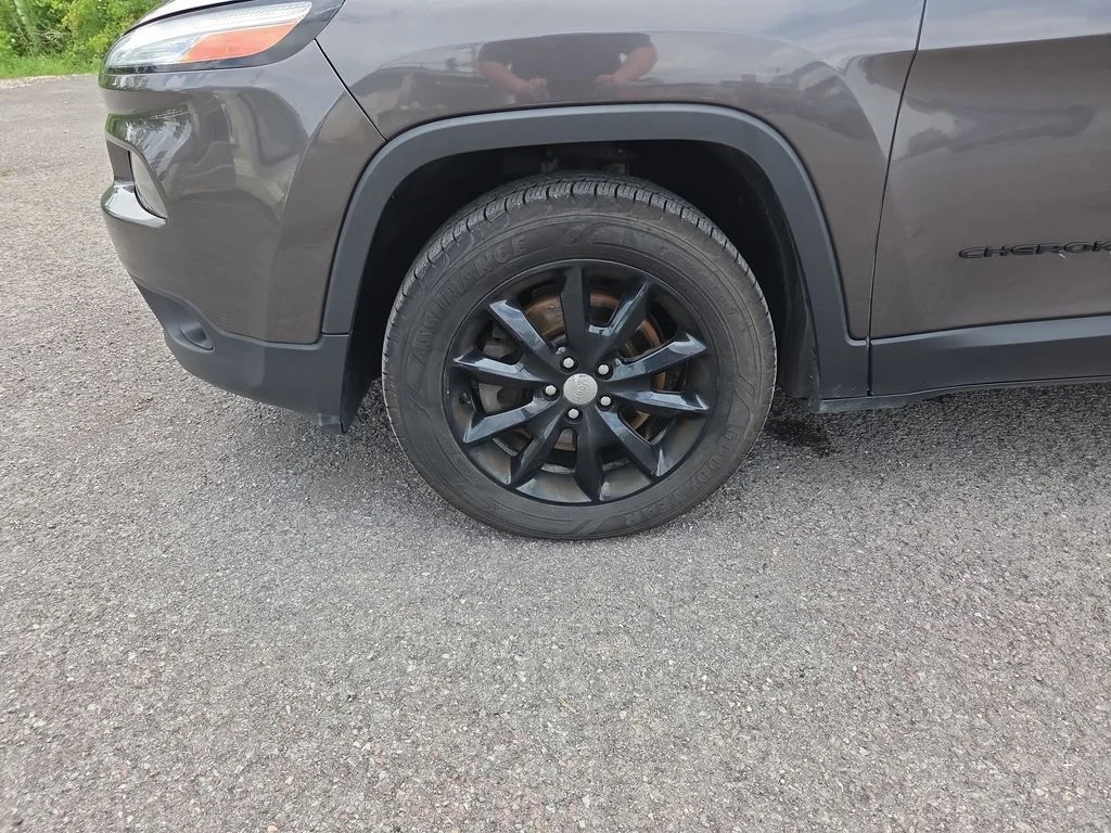 Used 2014 Gray Jeep Latitude image 21