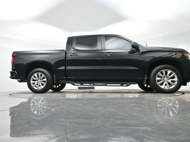 Used 2023 BLACK Chevrolet Custom image 16