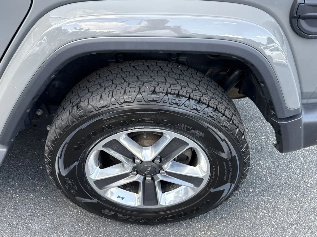 Used 2021 Gray Jeep Unlimited Sahara image 11