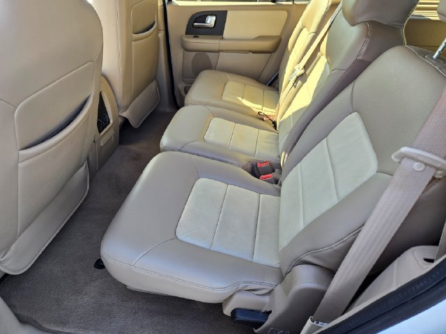 Used 2004 White Ford Eddie Bauer image 21