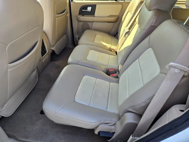 Used 2004 White Ford Eddie Bauer image 21