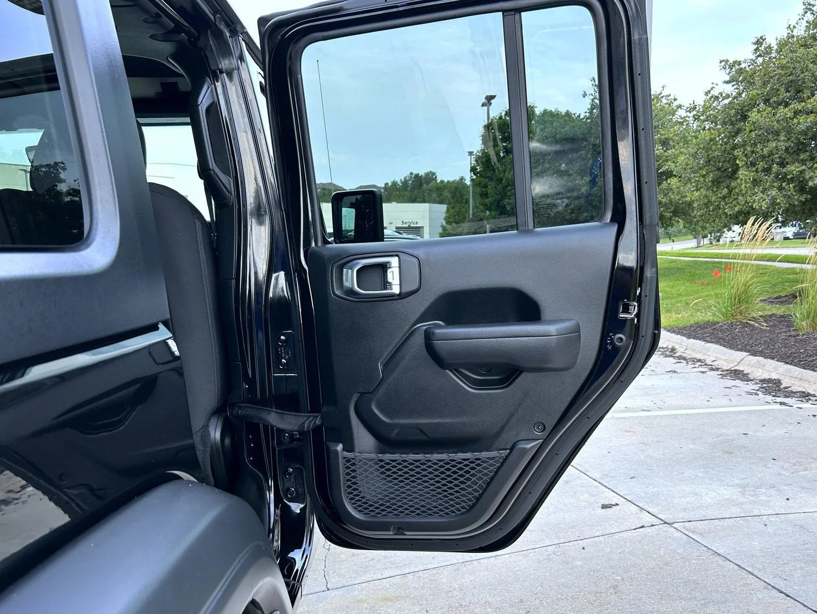 Used 2022 Black Jeep Unlimited Sport Altitude image 17