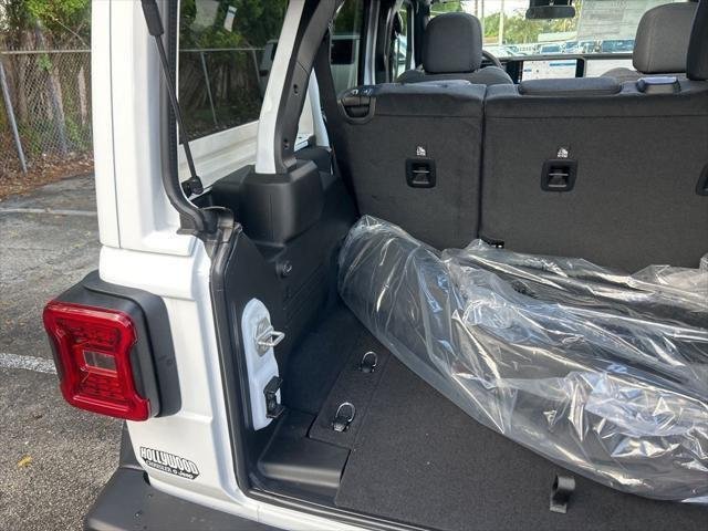 2025 Jeep Wrangler 4-Door Willys - Photo 30
