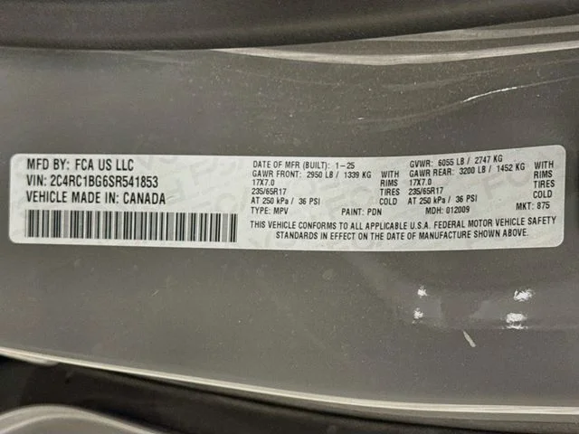 Used 2025 White Chrysler Select image 32