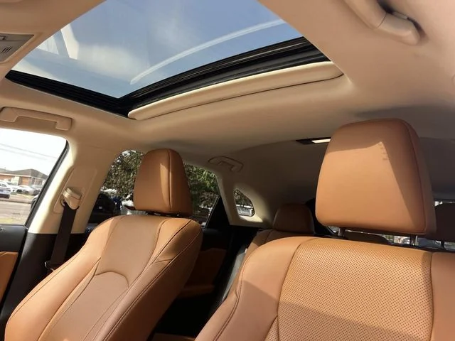 Used 2022 White Lexus 350 image 35