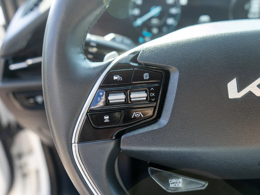 Certified Used 2023 White Kia Wind image 17