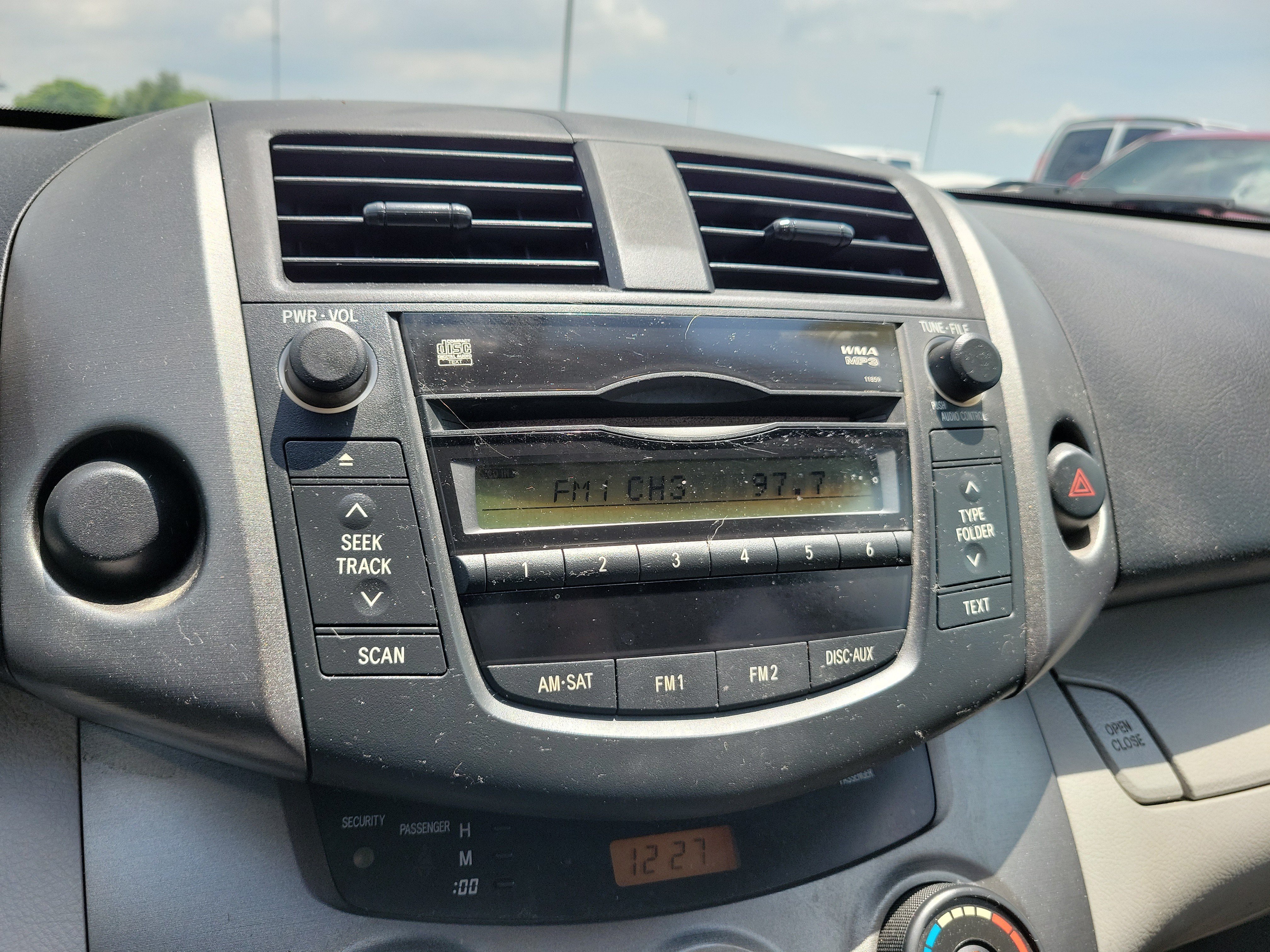Used 2011 Classic Silver Metallic Toyota Base image 27