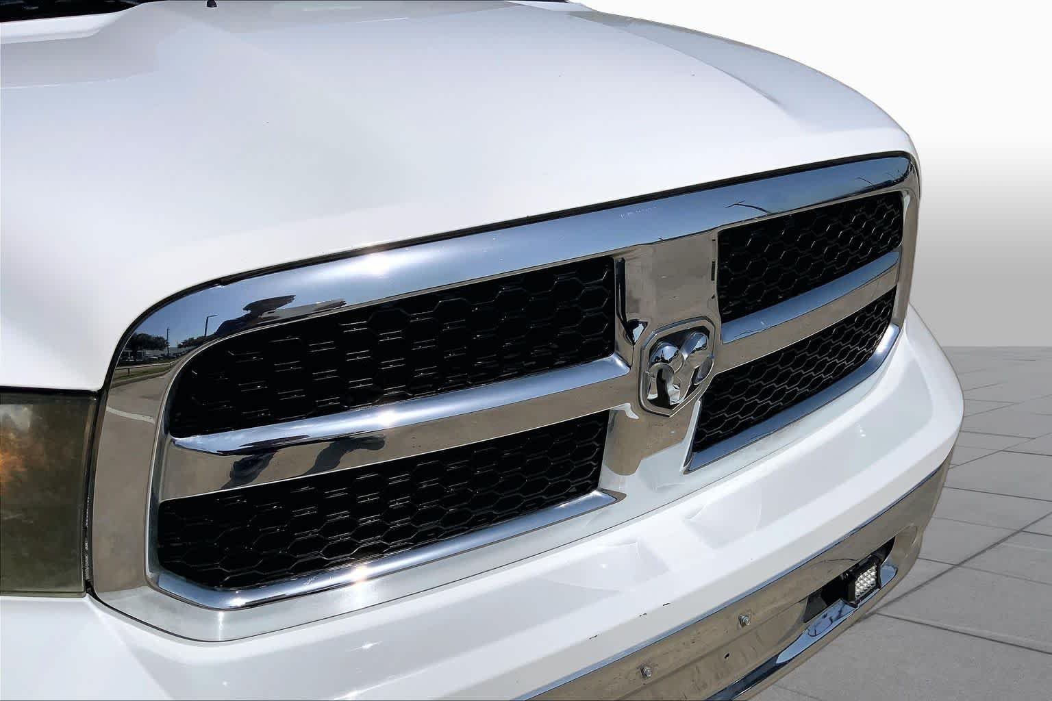 Used 2019 Bright White Clearcoat Ram SLT image 29
