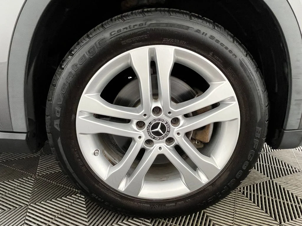 Used 2018 Gray Mercedes-Benz GLA 250 image 15