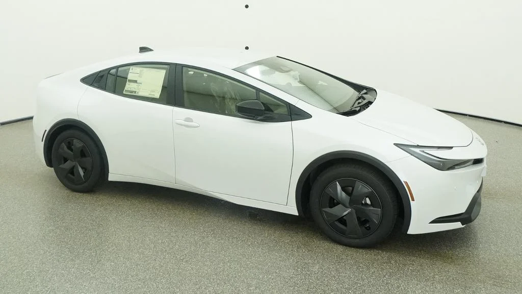 New 2027 Wind Chill Pearl Toyota LE image 12