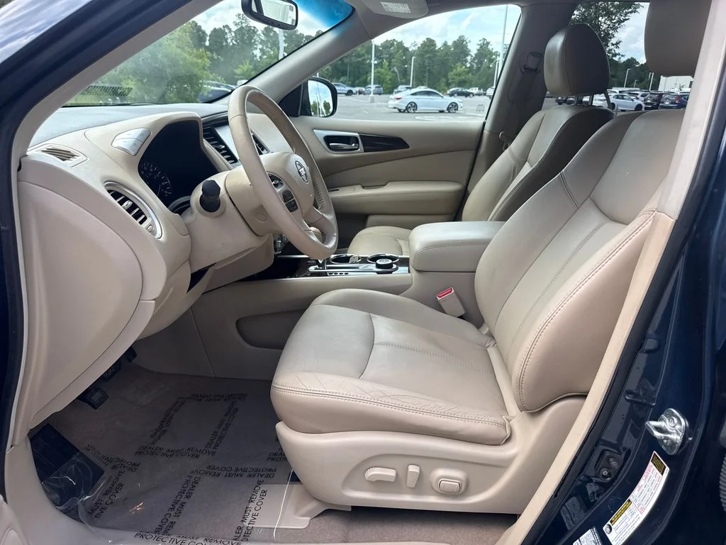 Used 2013 Arctic Blue Nissan SL image 12