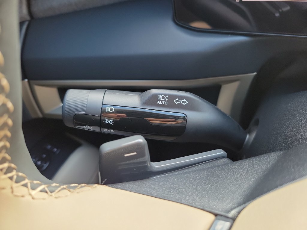 New 2027 Glacial White Pearl Kia EX image 31