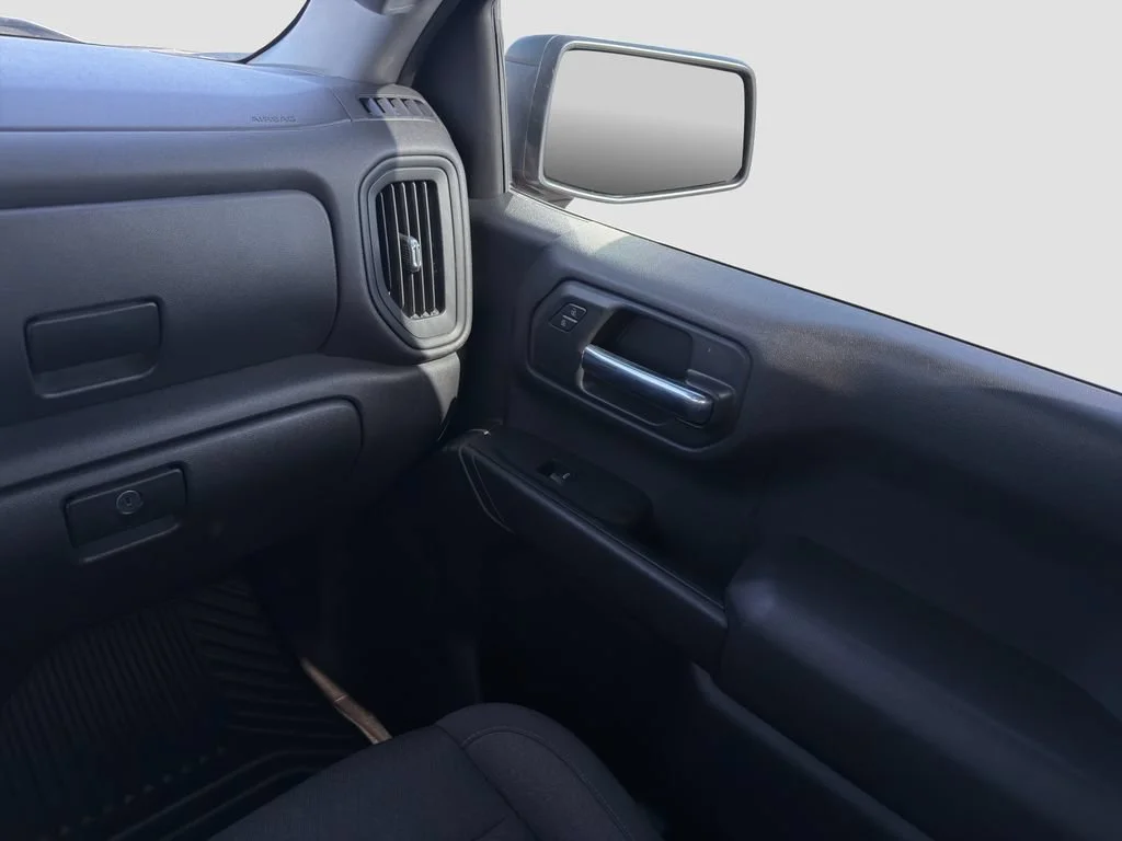 Used 2023 STERLING GRAY METALLIC Chevrolet Custom image 26