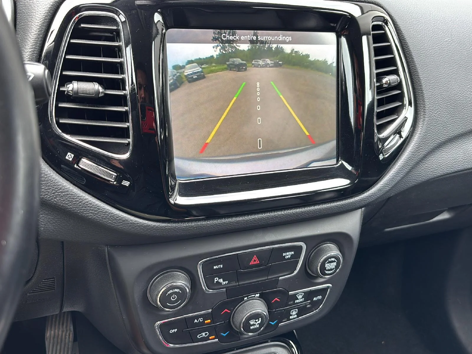 Used 2019 Gy Jeep Limited image 30