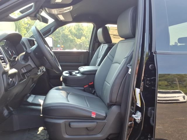 New 2026 Diamond Black Crystal Pearl-Coat Exterior Paint RAM Tradesman image 12