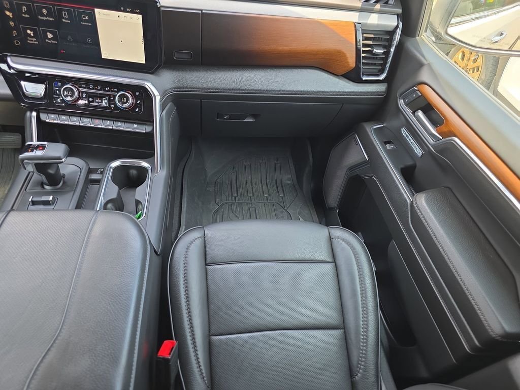 Used 2023 White GMC Denali image 17