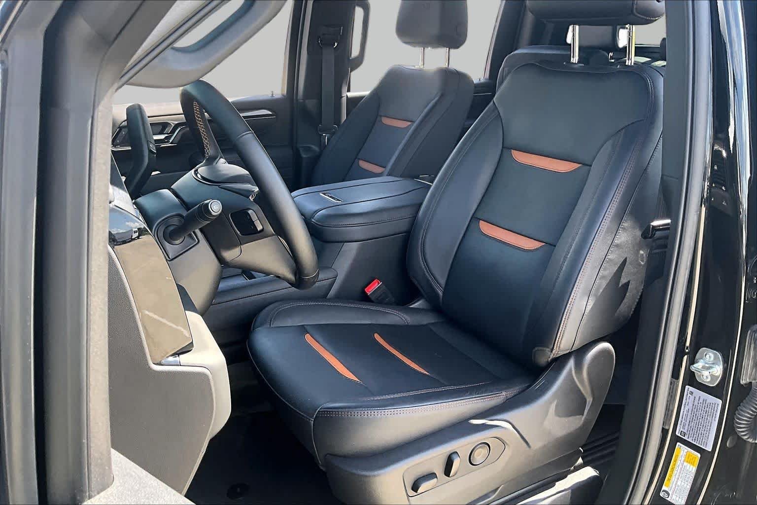 Used 2025 Onyx Black GMC AT4 image 7
