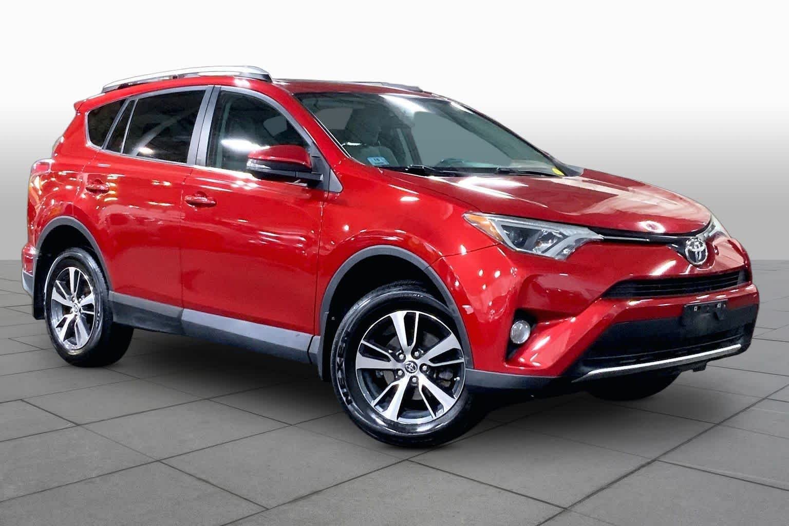 Used 2016 Barcelona Red Metallic Toyota XLE image 3