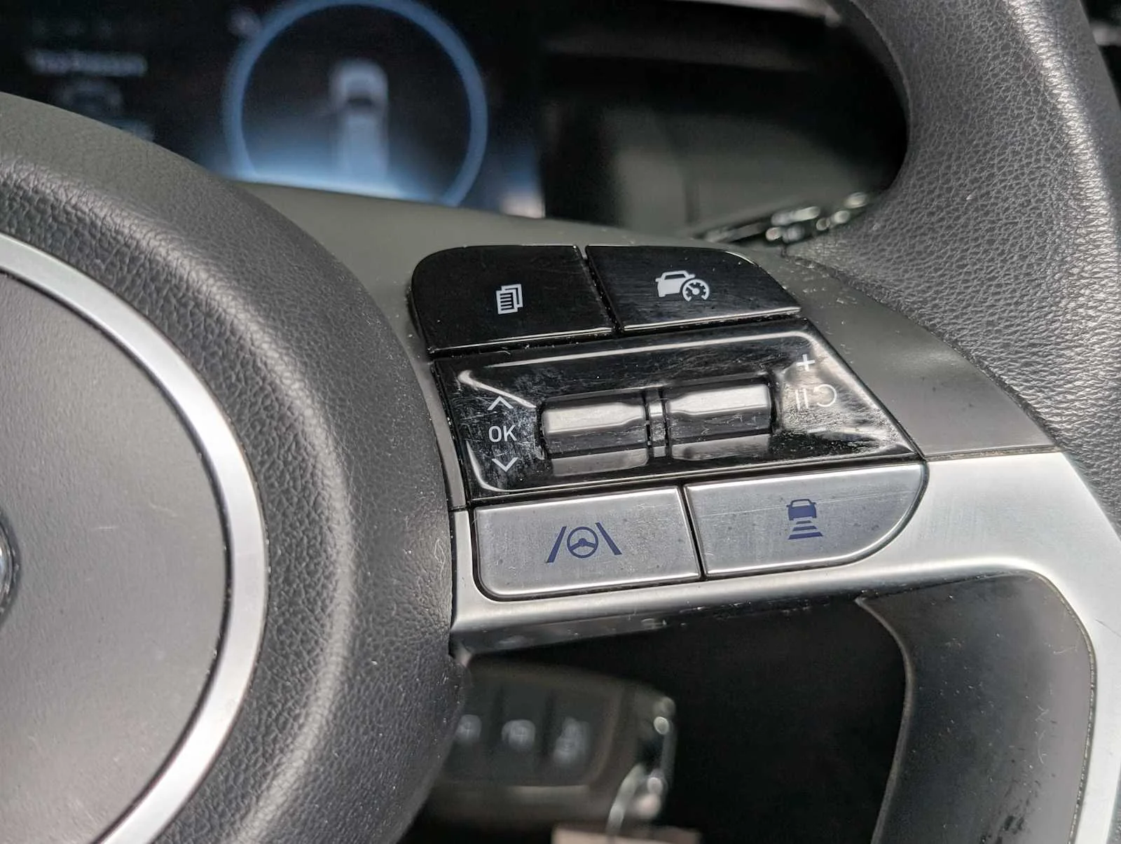 Used 2024 Hampton Gray Hyundai SE image 33
