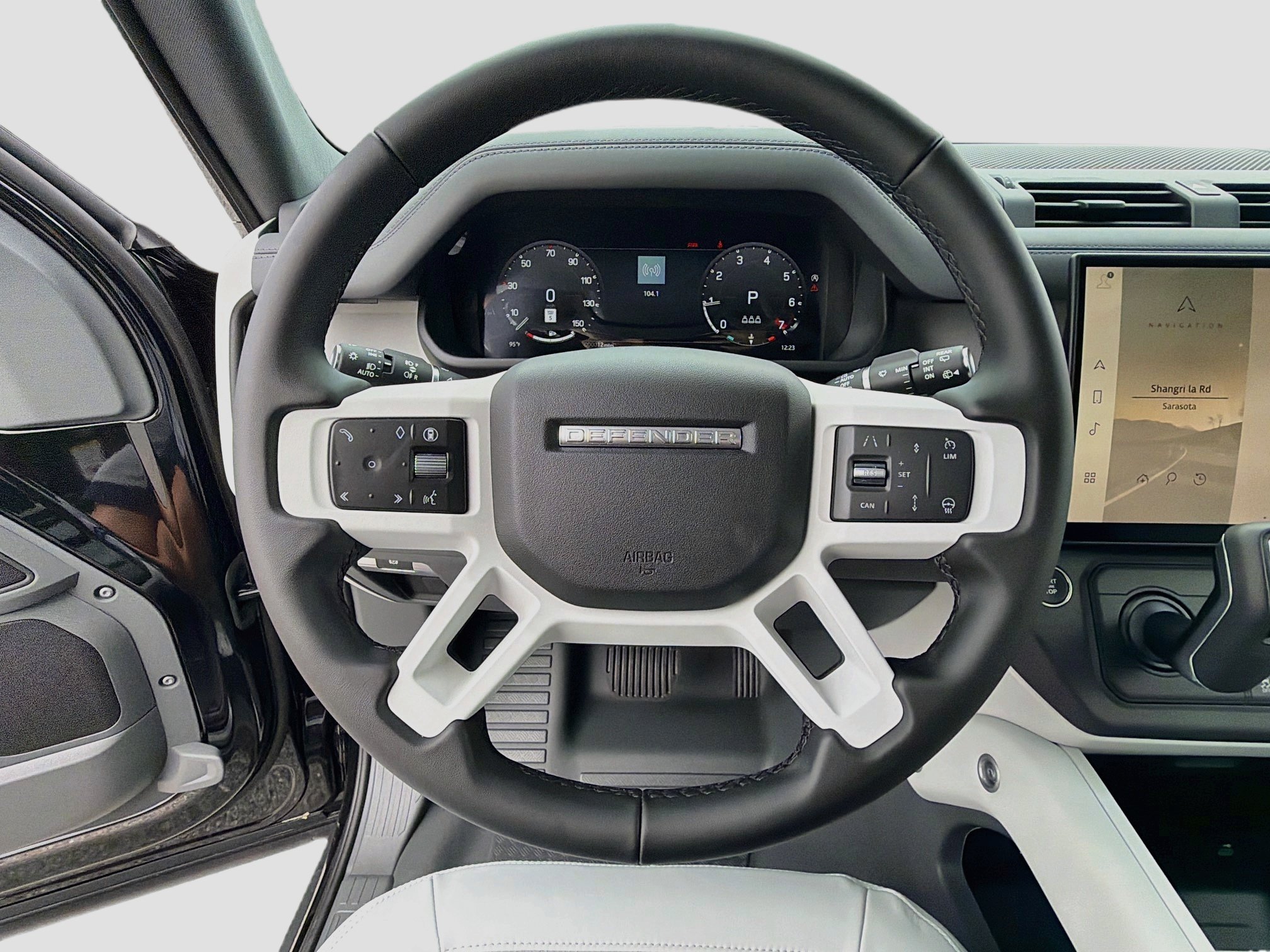 New 2026 Santorini Black Land Rover S image 40