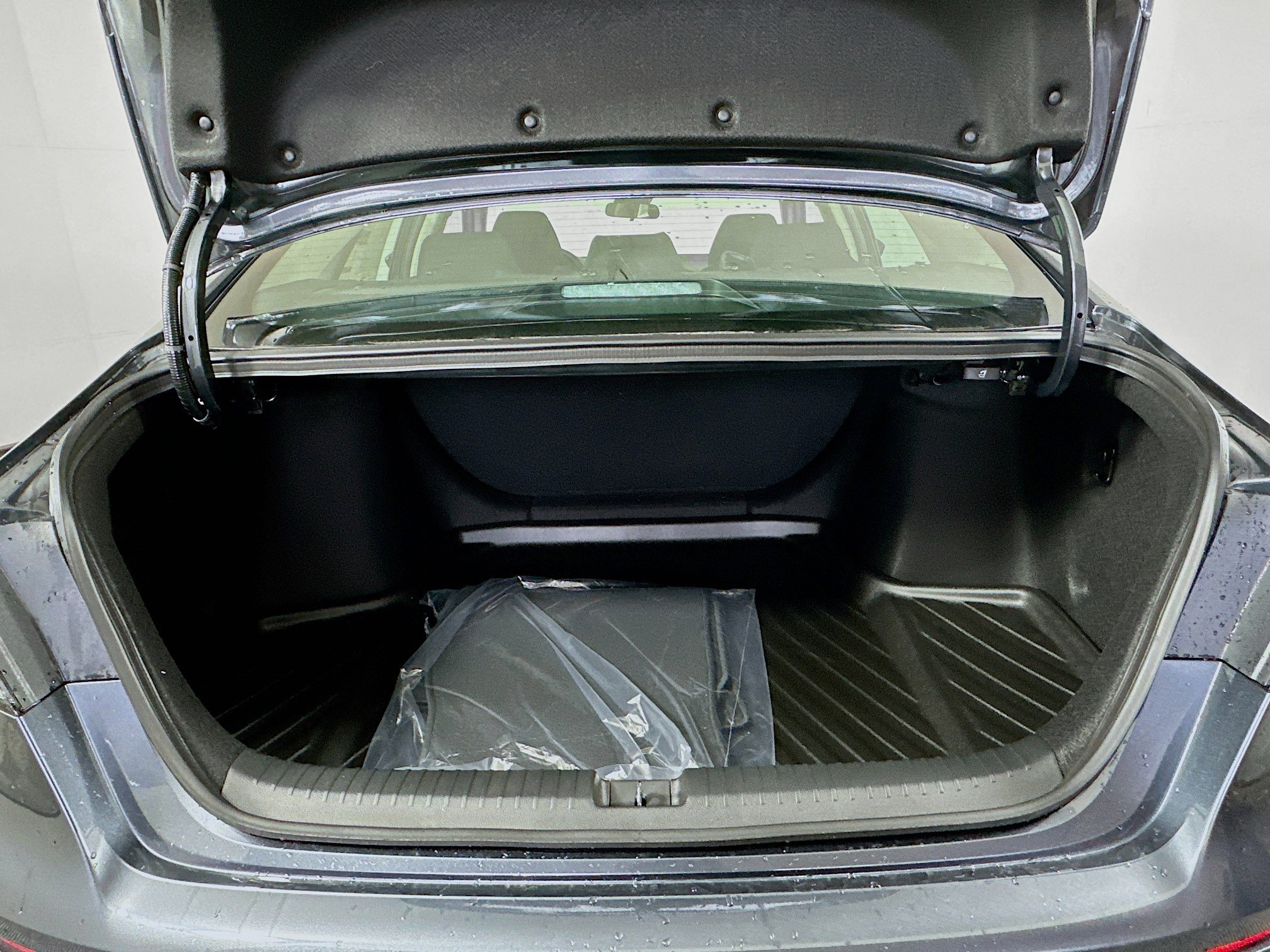 Used 2025 Meteorite Gray Metallic Honda LX image 19