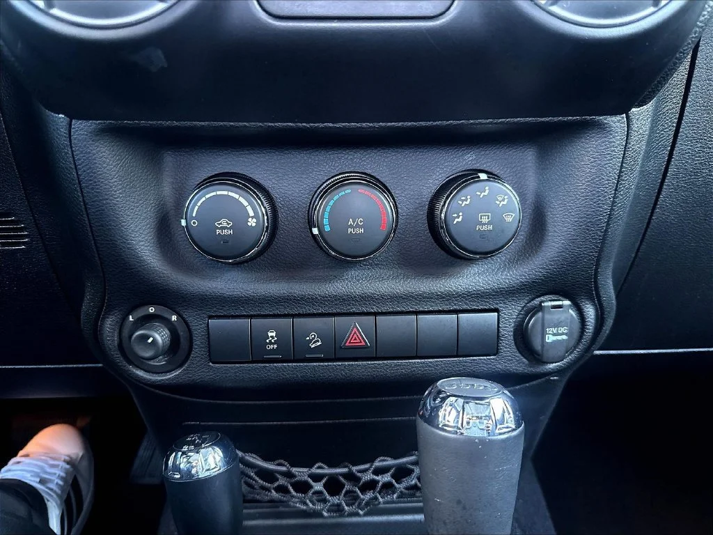Used 2013 True Blue Pearlcoat Jeep Sport image 20