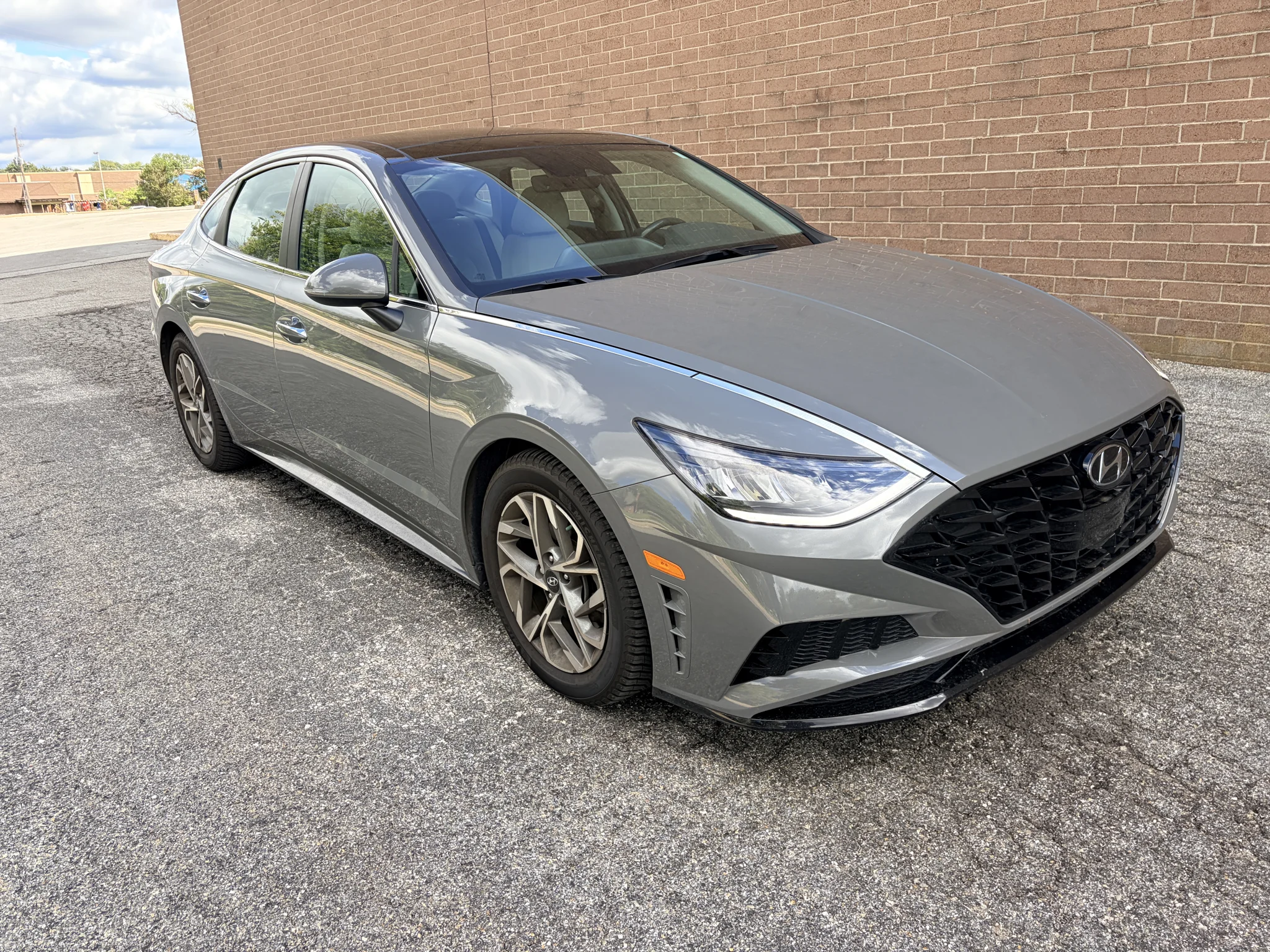 Used 2022 Hampton Gray Hyundai SEL image 7