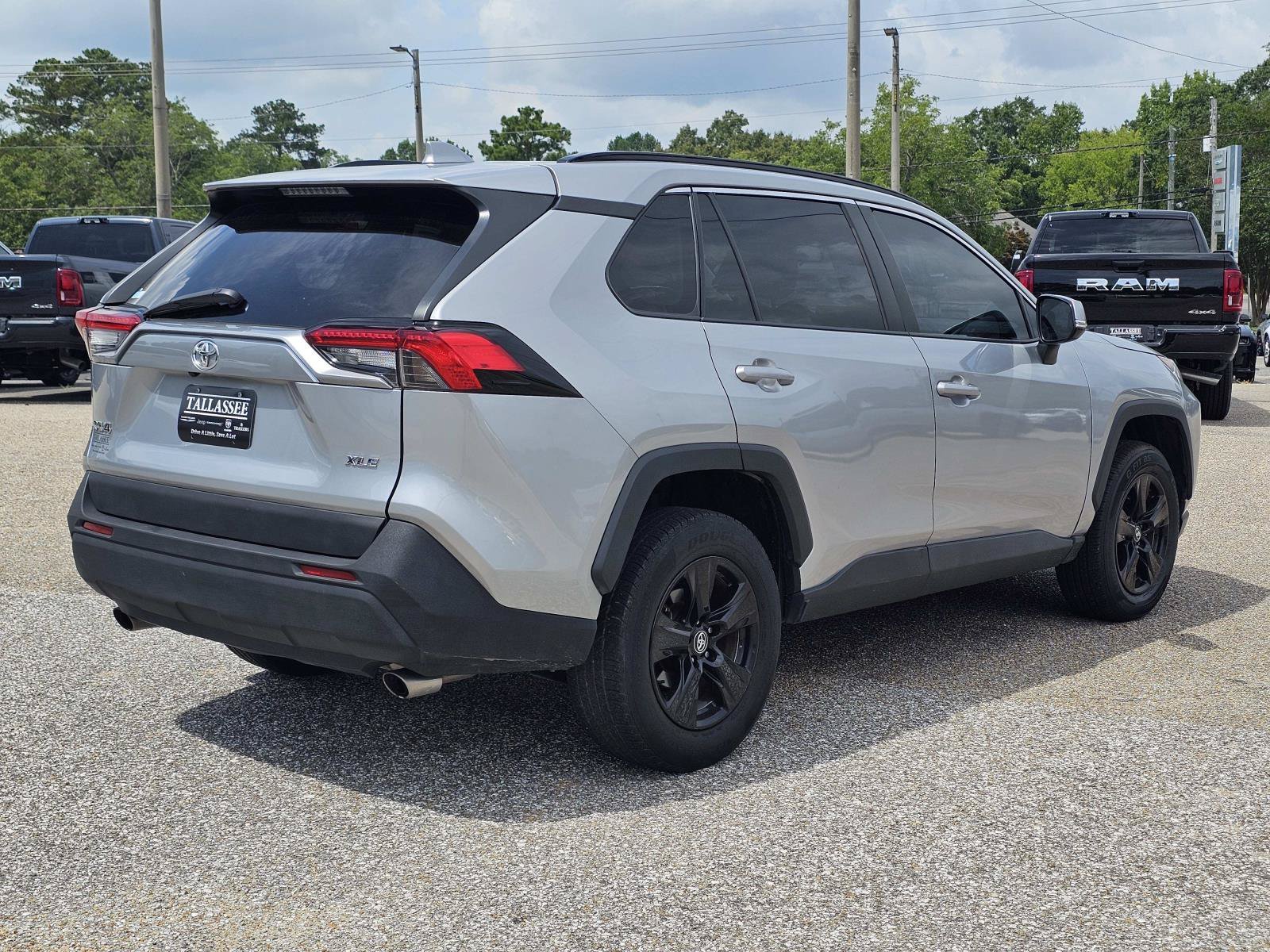 Used 2021 Silver Toyota XLE image 8